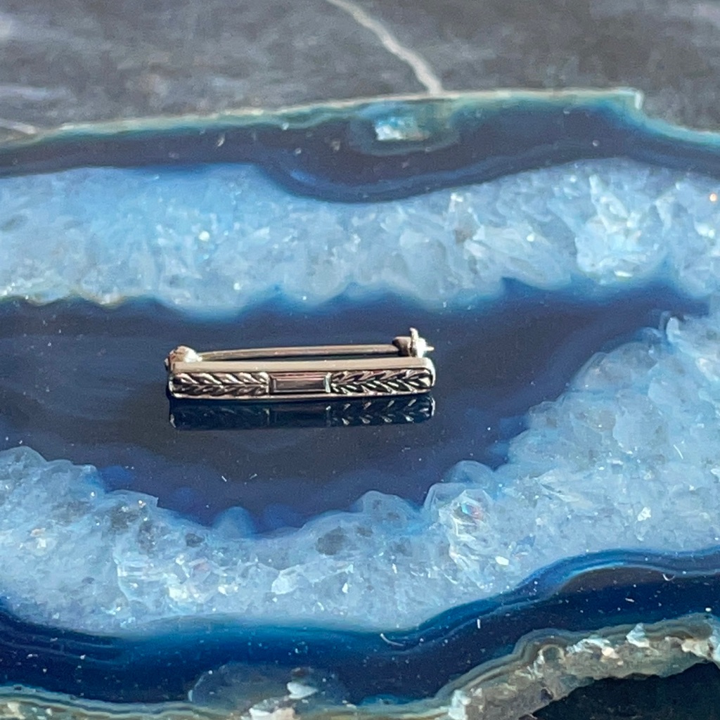 10k White Gold Small Bar Brooch